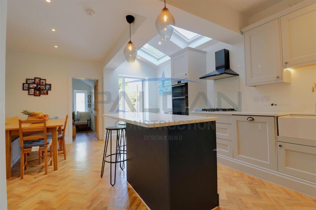 Uniquely designed and built kitchen by Palcan